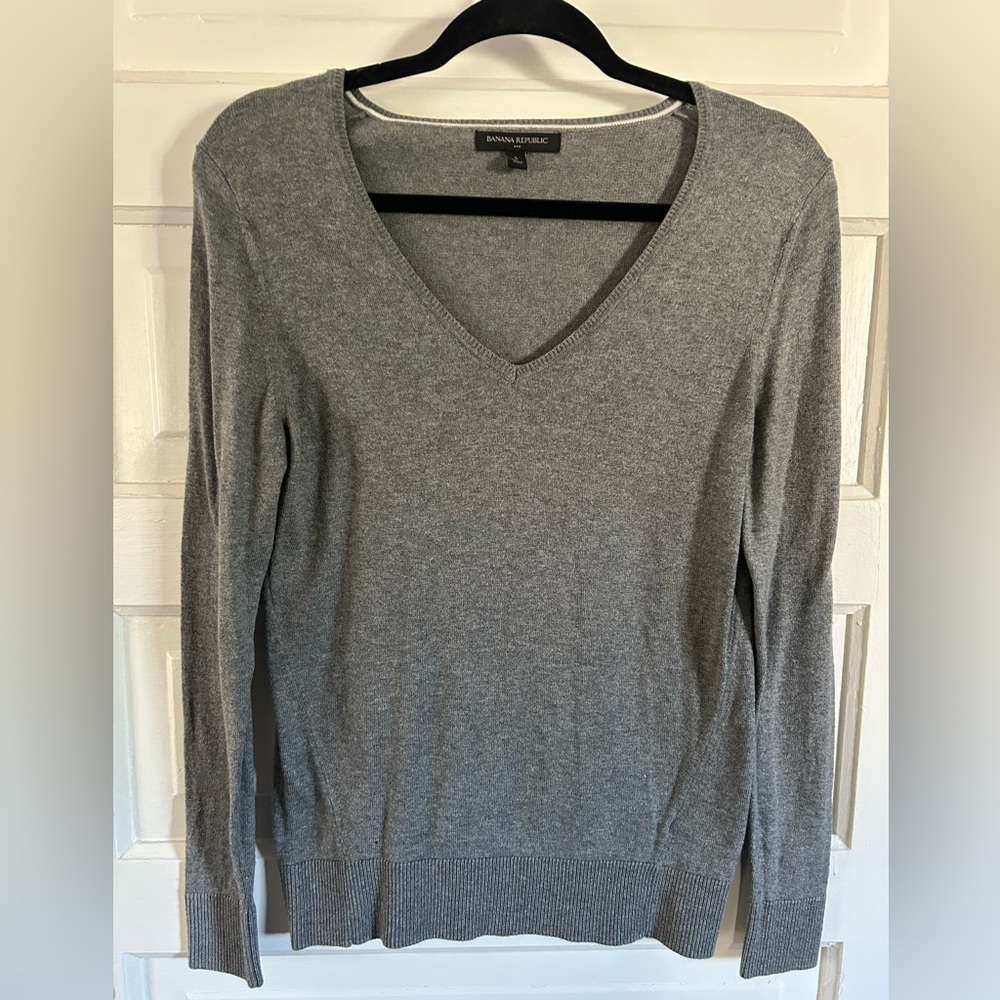 Banana Republic Cotton/Cashmere Charcoal V-Neck Sweater. Small